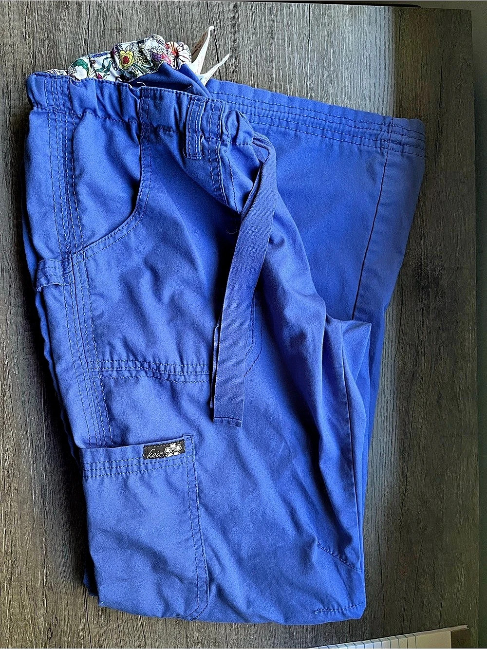 Kathy Peterson KOI Lindsay Blue Cargo Size Small Like New Women’s Scrubs